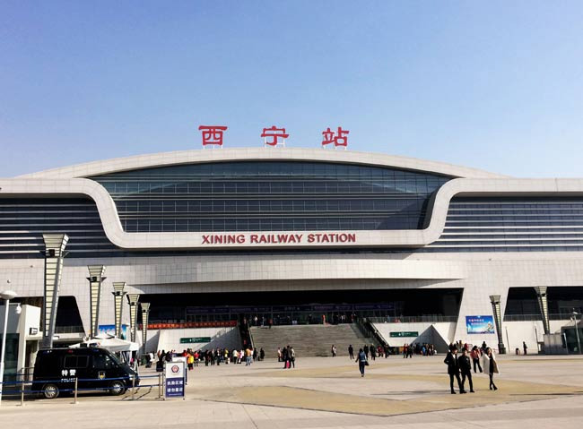 玛沁西宁高铁站